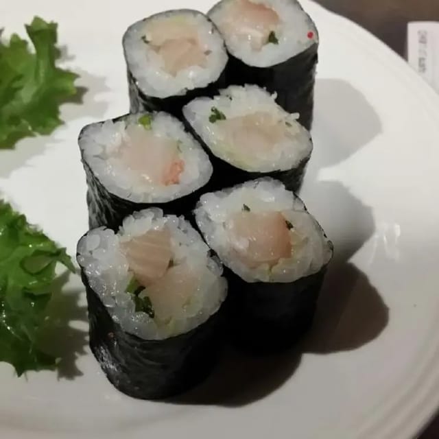 Negi Hamachi Roll.
